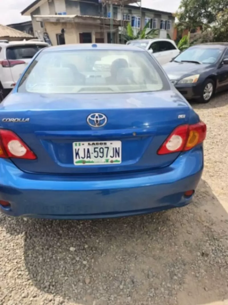 Toyota Corolla   - 2010