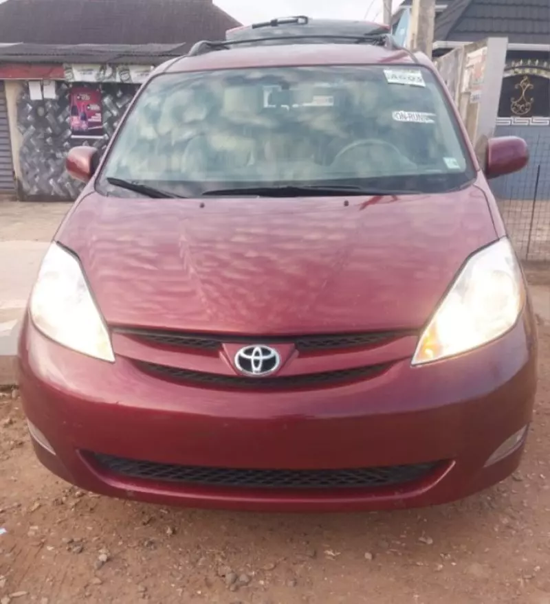 TOYOTA Sienna - 2006