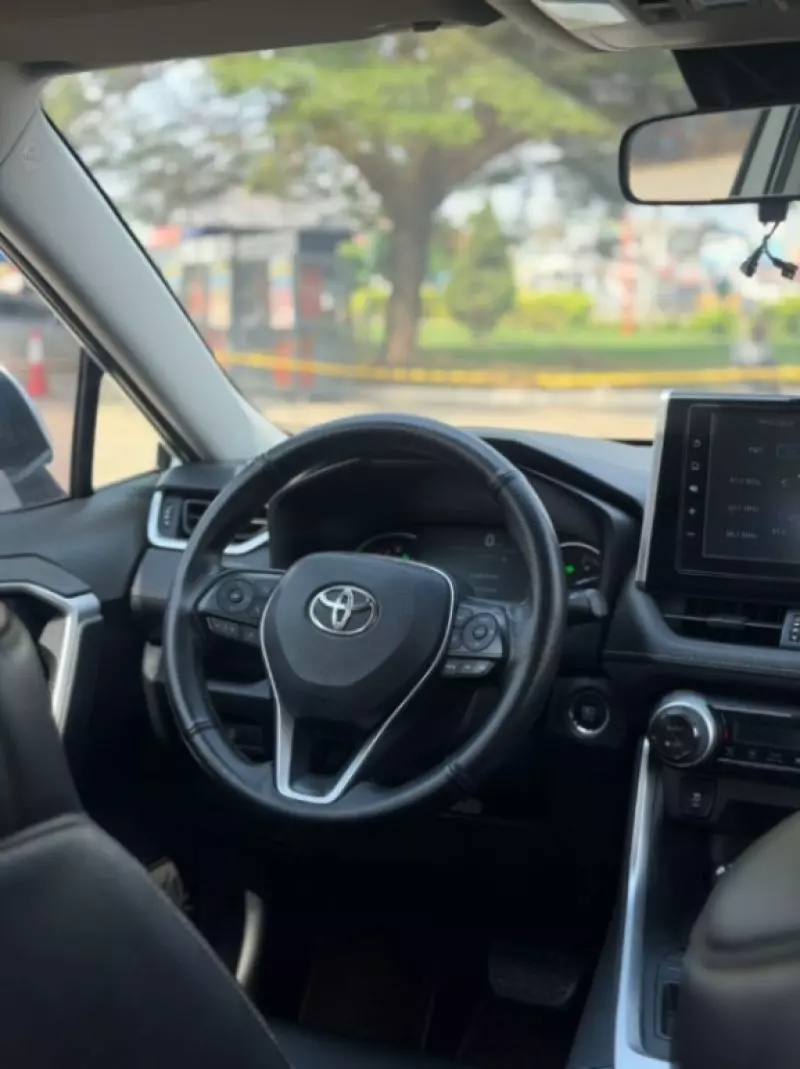 Toyota RAV 4   - 2021