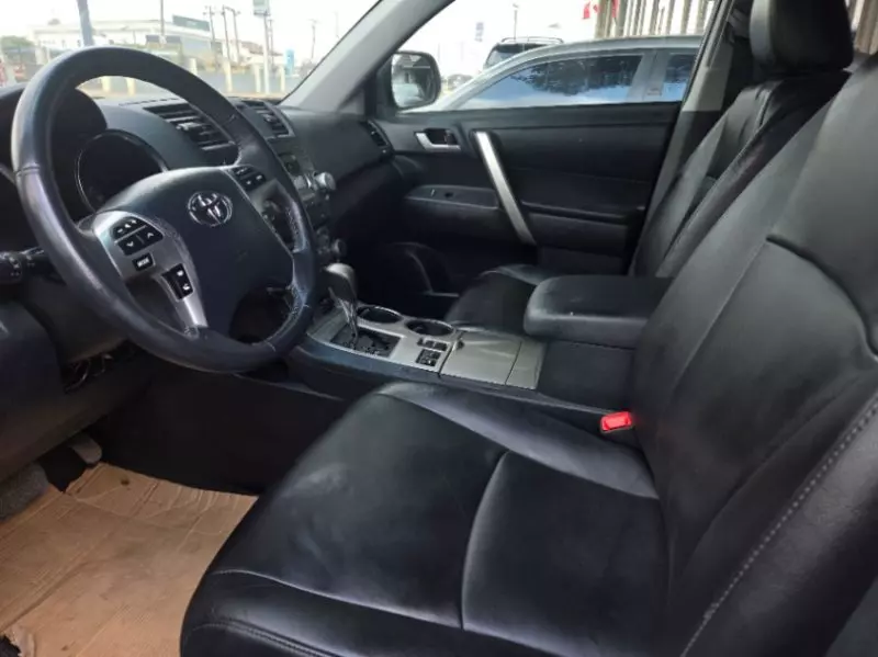 Toyota Highlander   - 2013