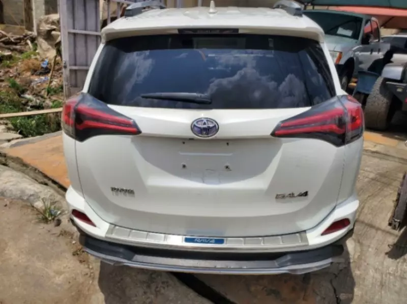 Toyota RAV 4   - 2019