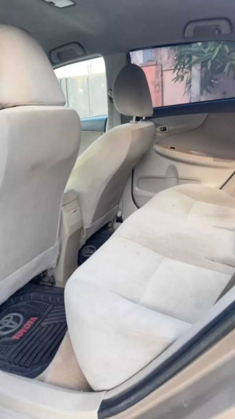Toyota Corolla   - 2009