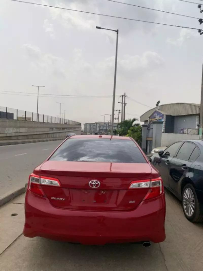 Toyota Camry   - 2014