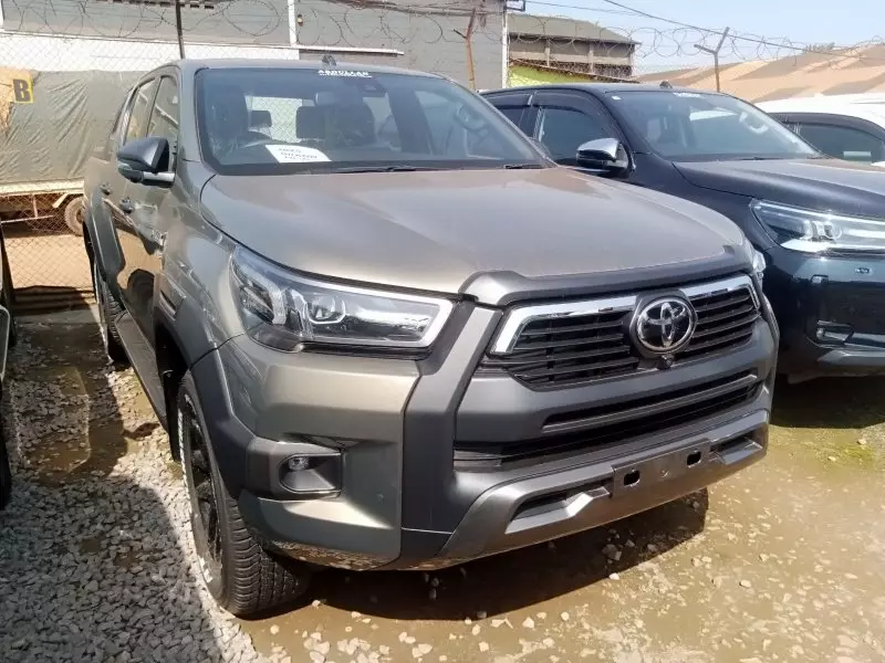 Toyota Hilux   - 2025