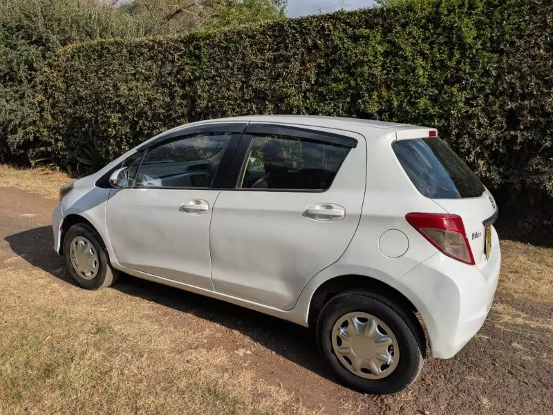 TOYOTA Vitz   - 2013