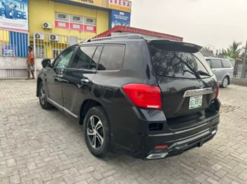 Toyota Highlander   - 2011