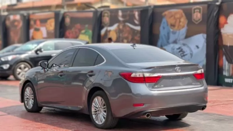 Lexus ES   - 2013