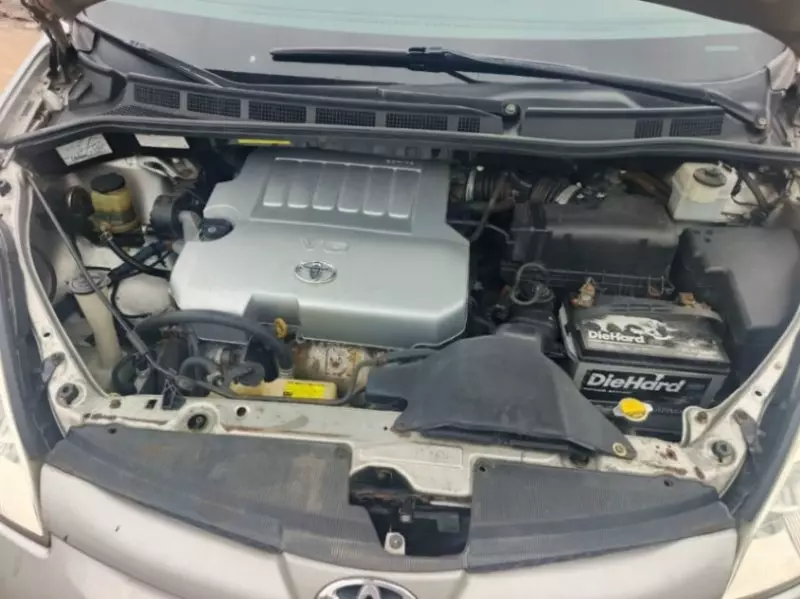 TOYOTA Sienna   - 2008