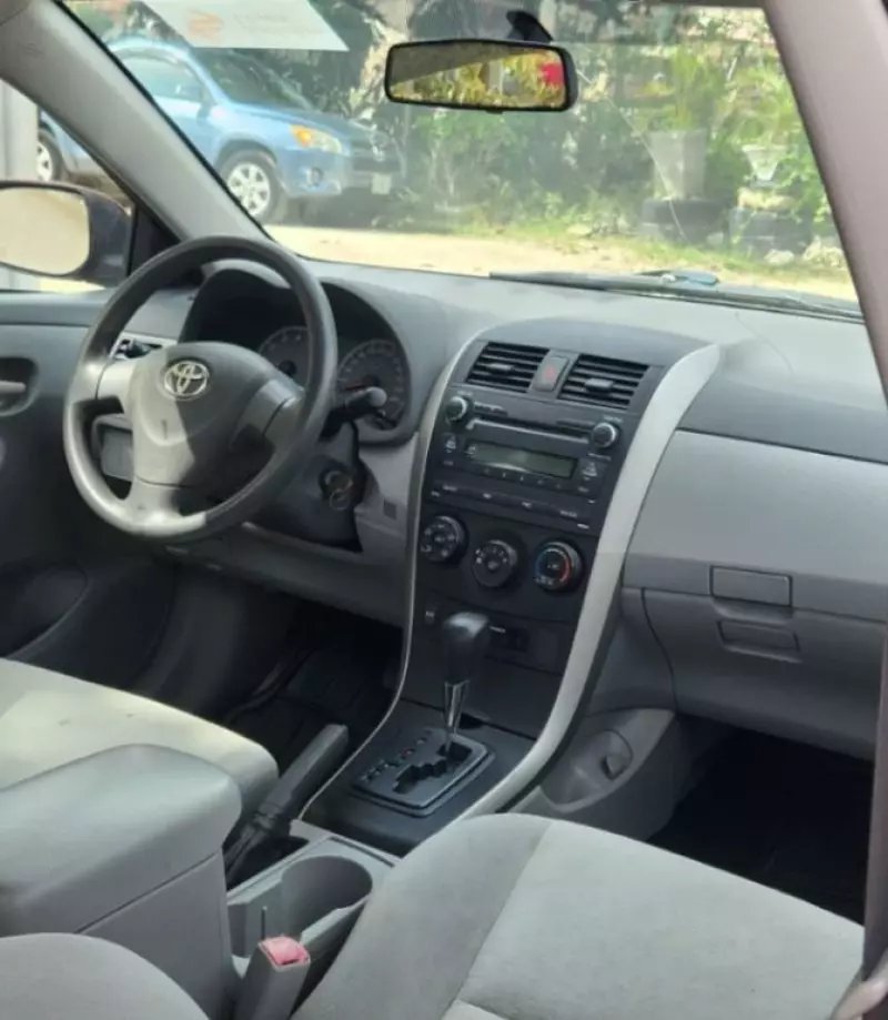 Toyota Corolla   - 2010