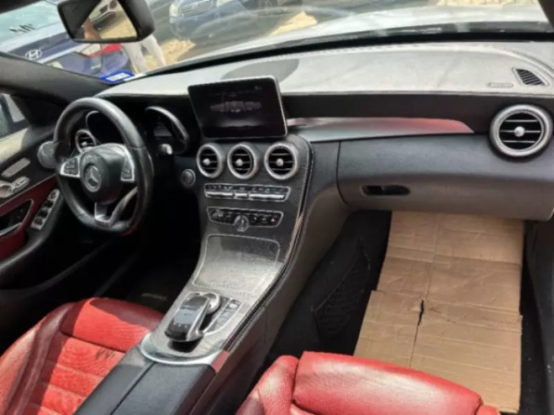 Mercedes-Benz C-class   - 2015