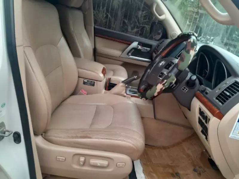 Toyota Landcruiser  V8   - 2013