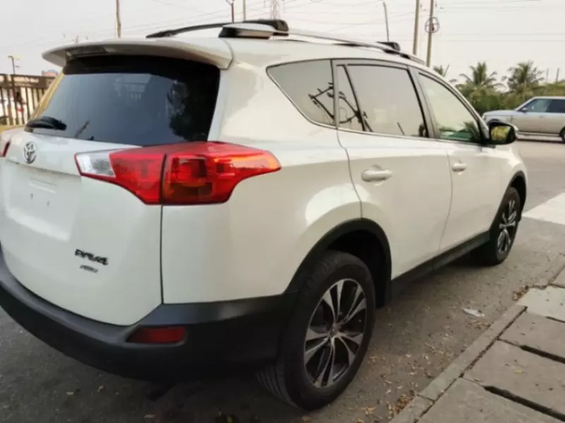 Toyota RAV 4   - 2015