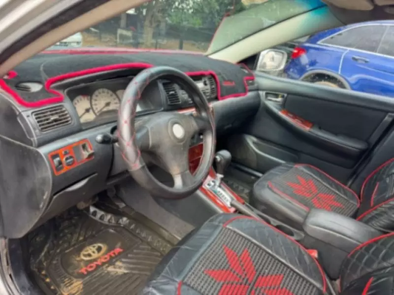 Toyota Corolla   - 2004