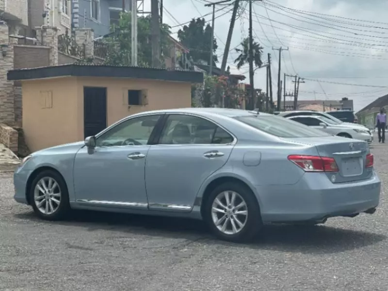 Lexus ES 350   - 2011