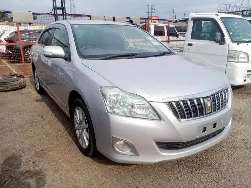 Toyota Premio    - 2012