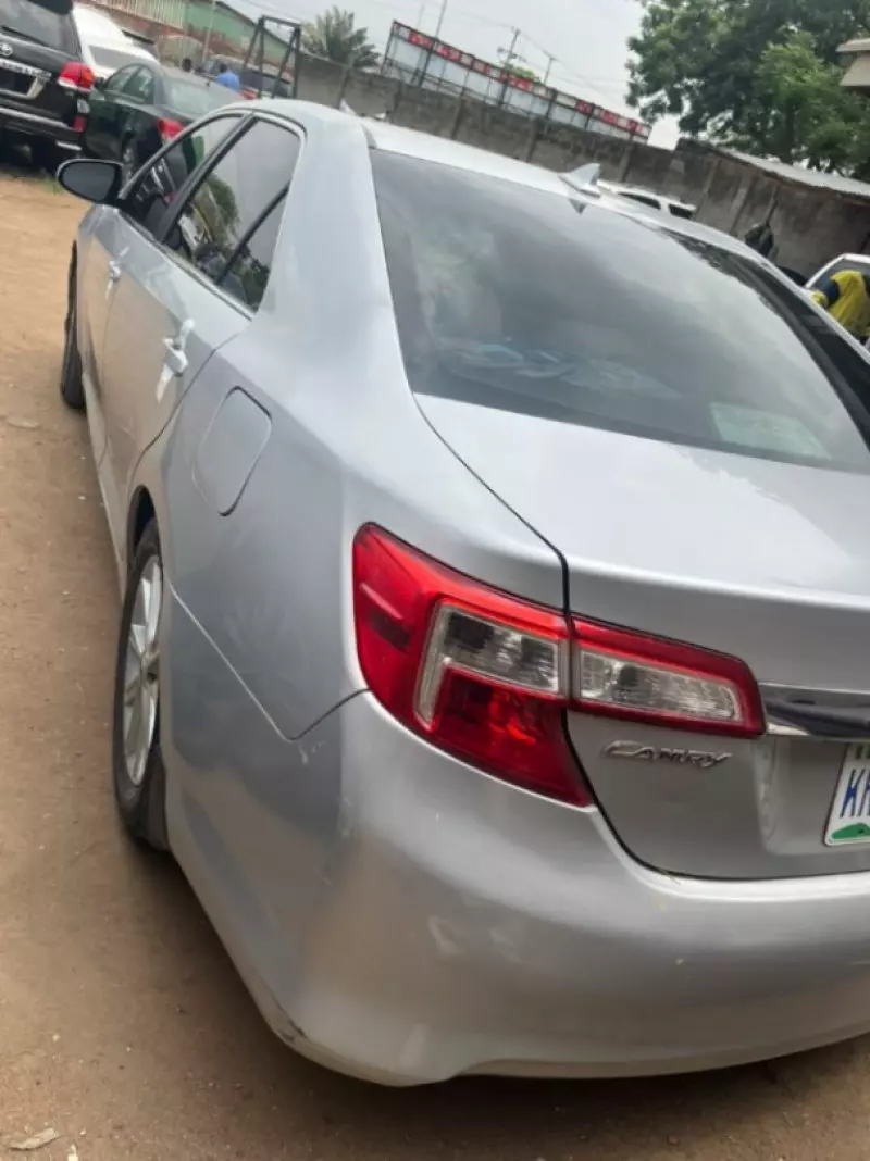TOYOTA Camry   - 2012