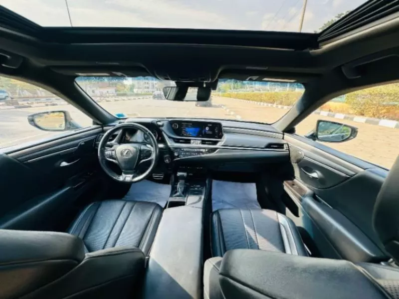 Lexus ES   - 2019