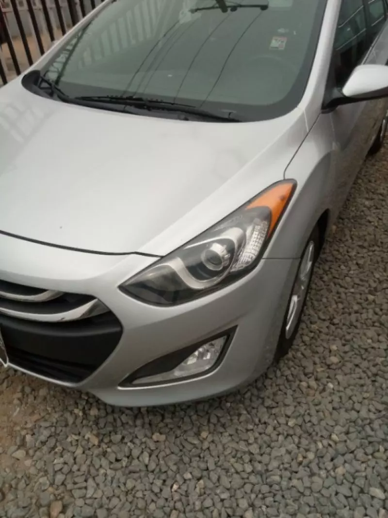 Hyundai Elantra   - 2014