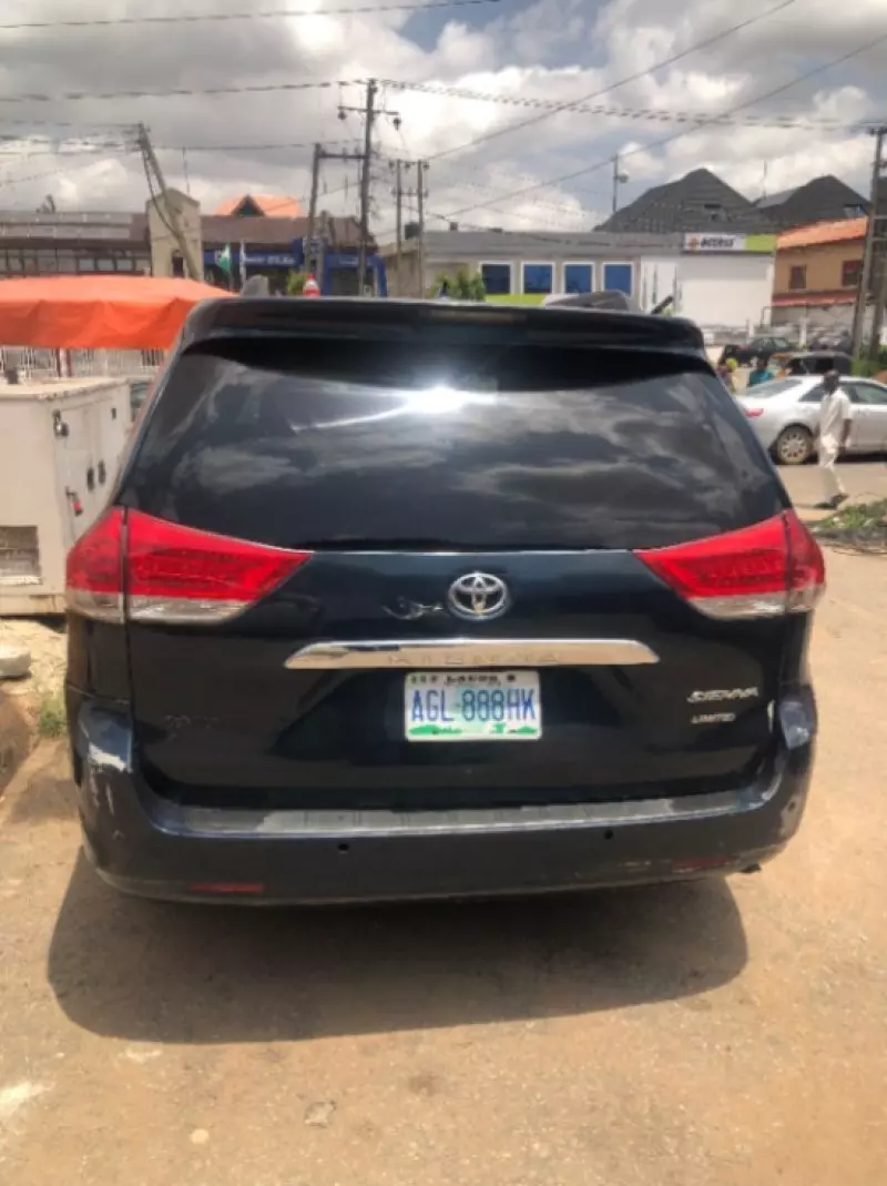 Toyota Sienna   - 2012