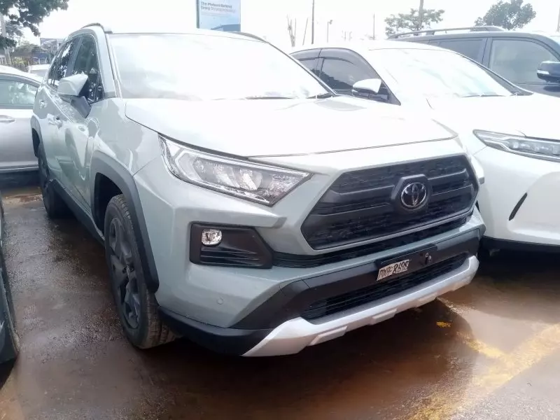 Toyota RAV 4   - 2023