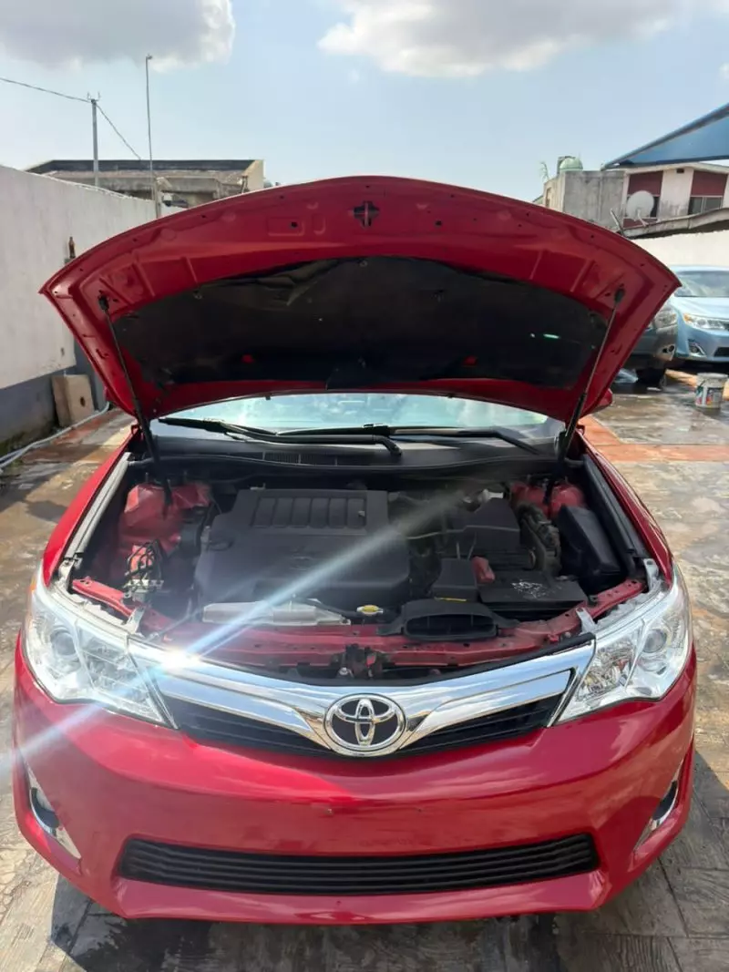 TOYOTA Camry - 2012