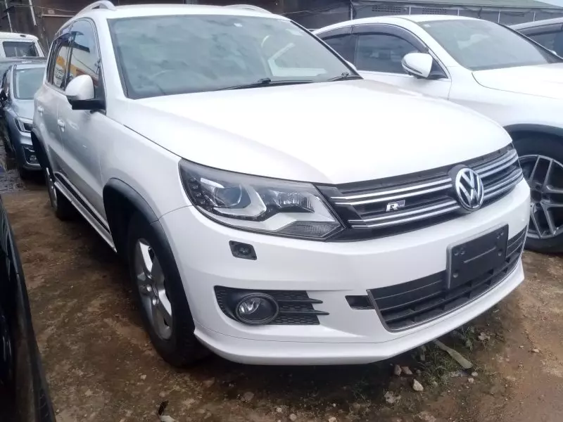 Volkswagen Tiguan   - 2012