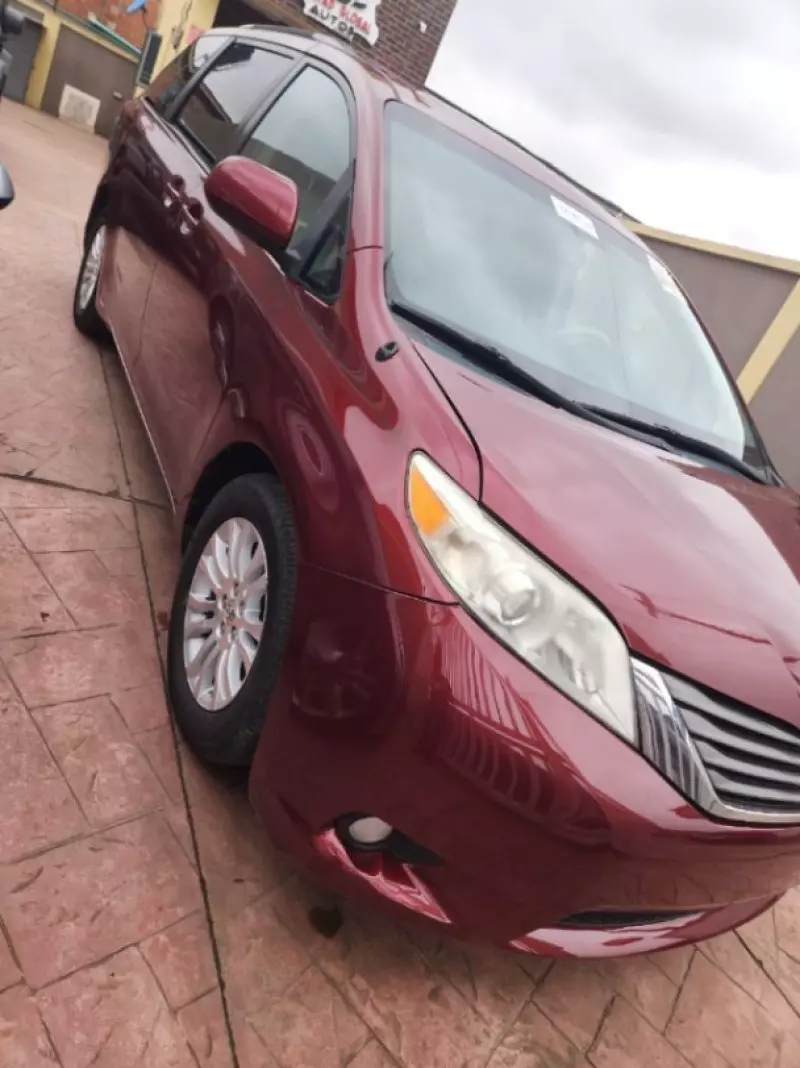 TOYOTA Sienna   - 2015