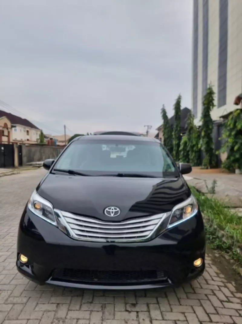 Toyota Sienna   - 2015