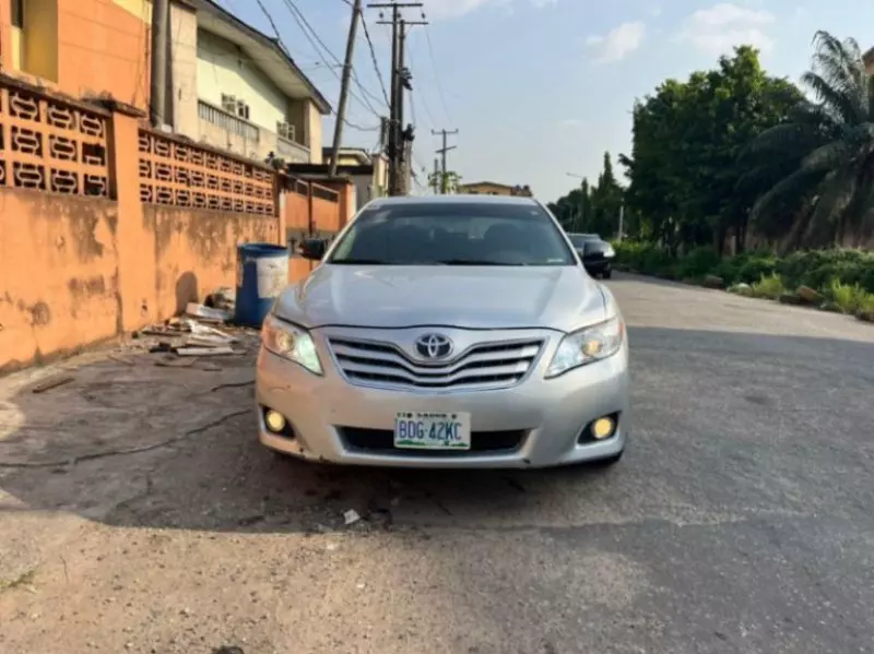 Toyota Camry   - 2010