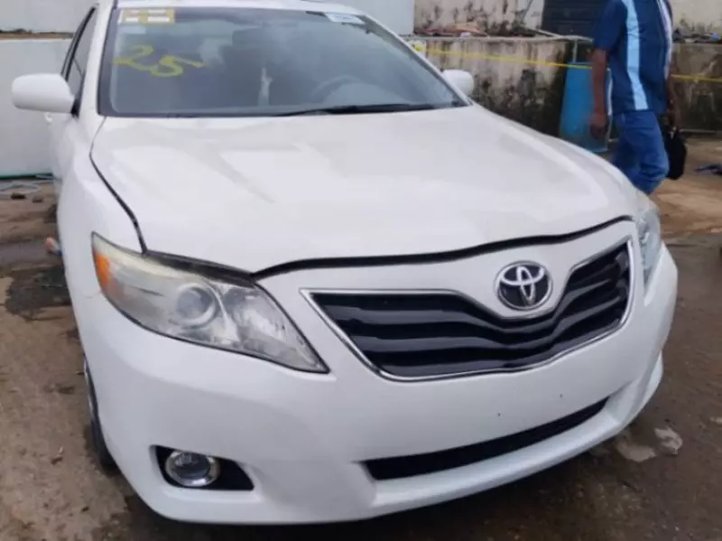 TOYOTA Camry   - 2010
