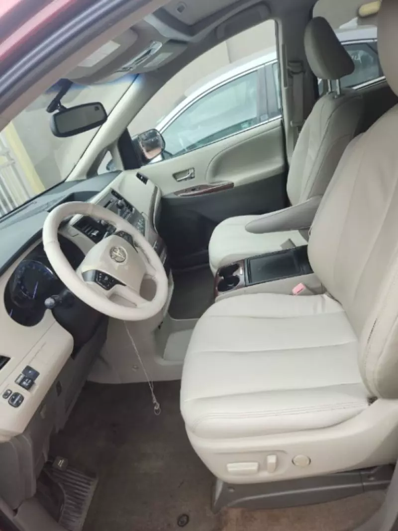 TOYOTA Sienna   - 2015