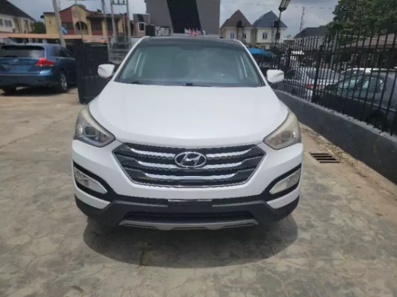 Hyundai Santa Fe   - 2014