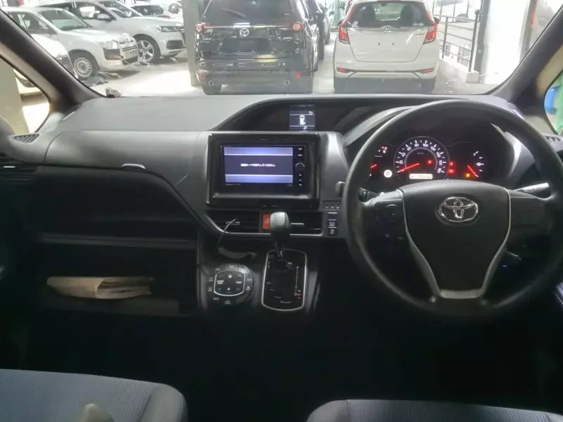 Toyota Noah   - 2018