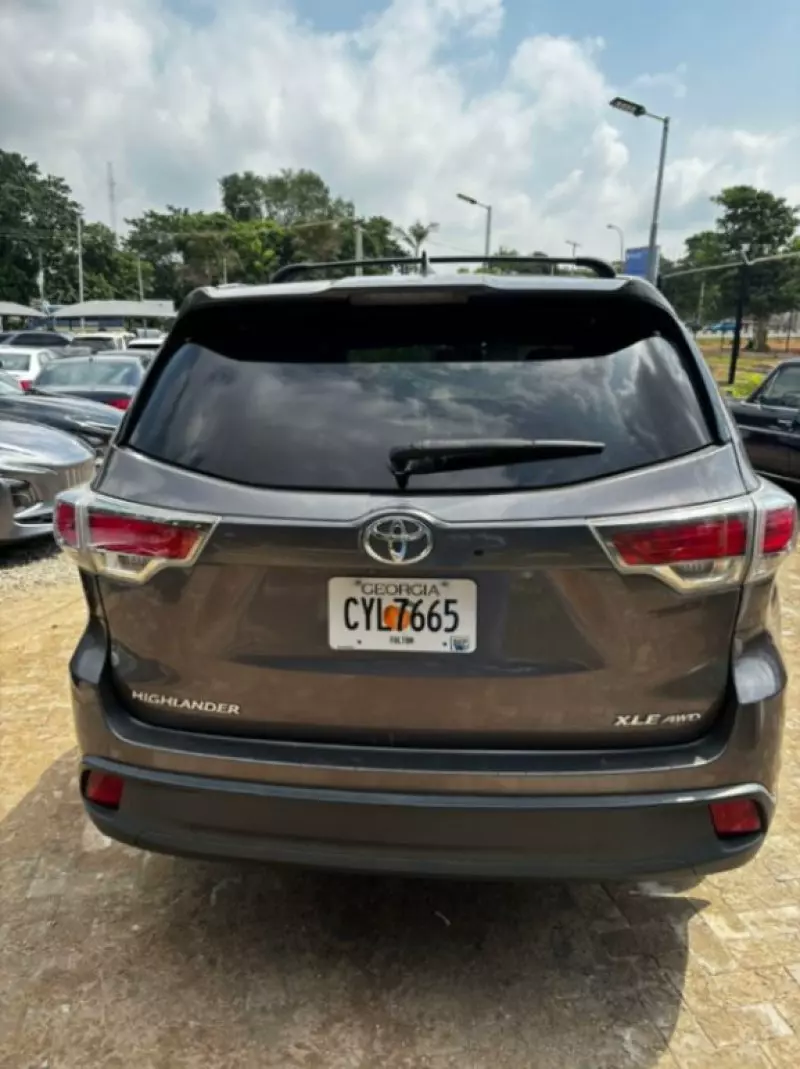 Toyota Highlander   - 2015