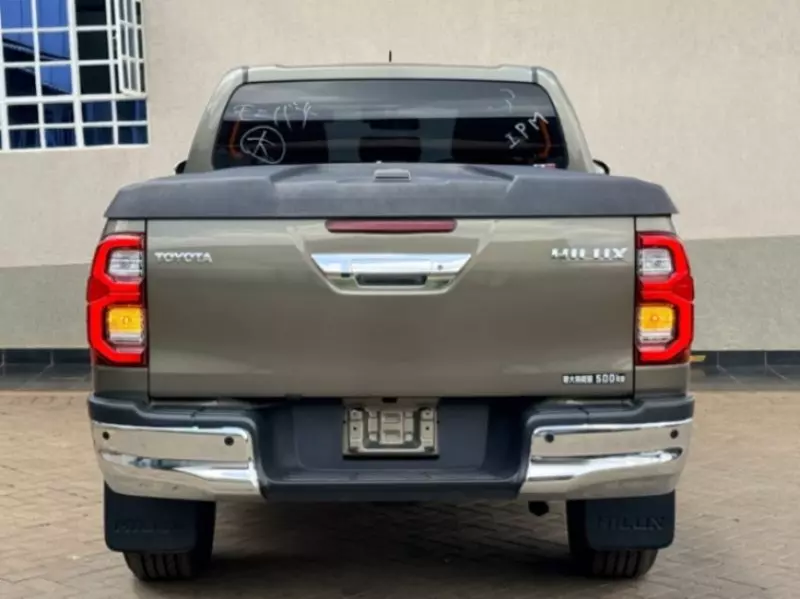 TOYOTA Hilux   - 2022