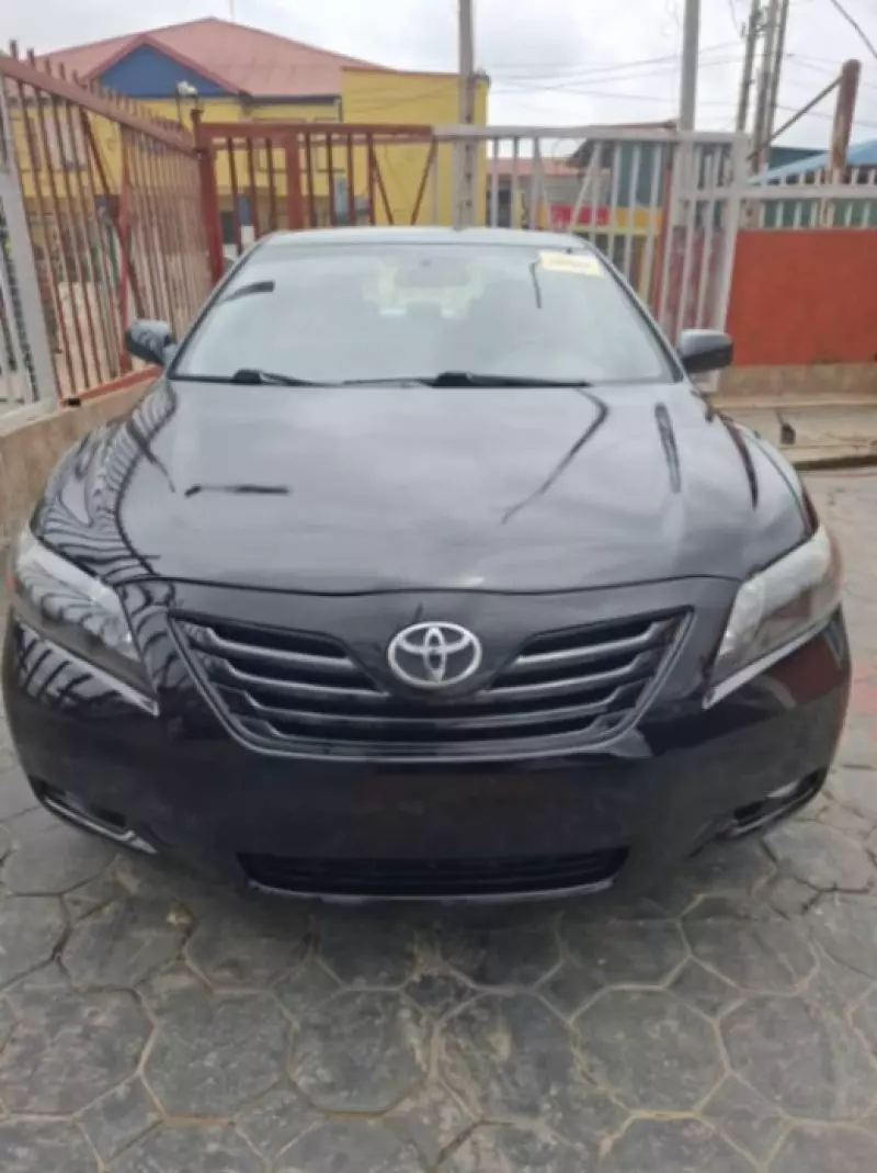 Toyota Camry   - 2009