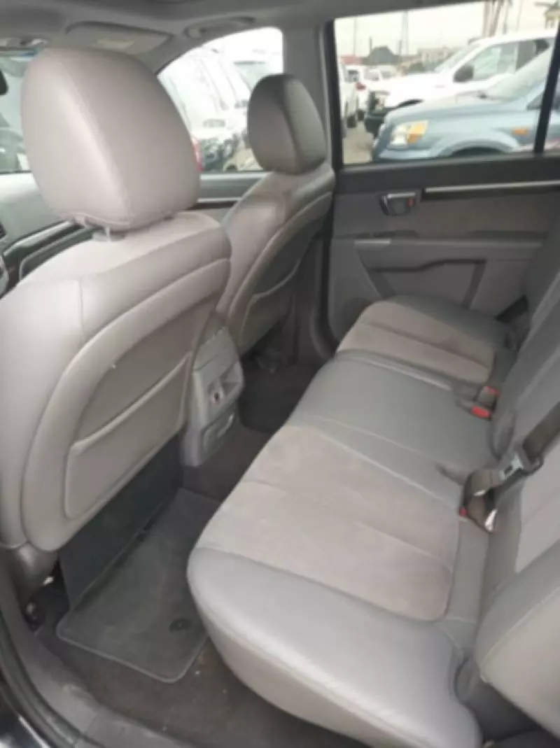 Hyundai Santa Fe   - 2012