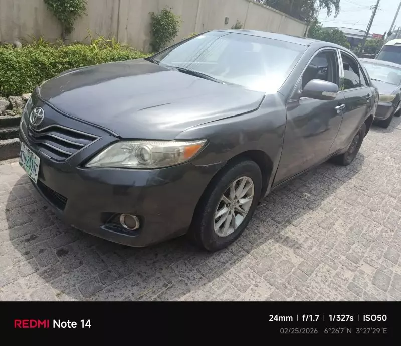 TOYOTA Camry - 2010
