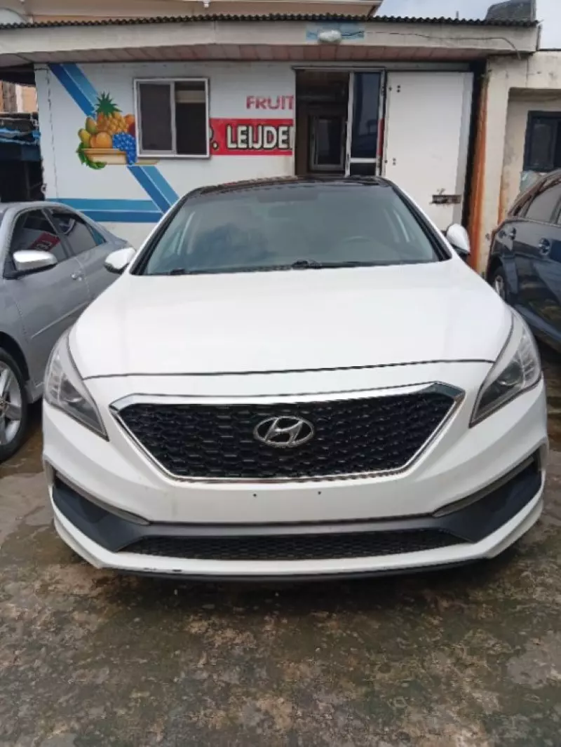 Hyundai Sonata   - 2015