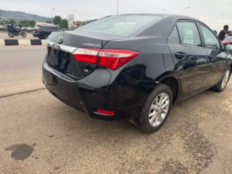 TOYOTA Corolla   - 2015