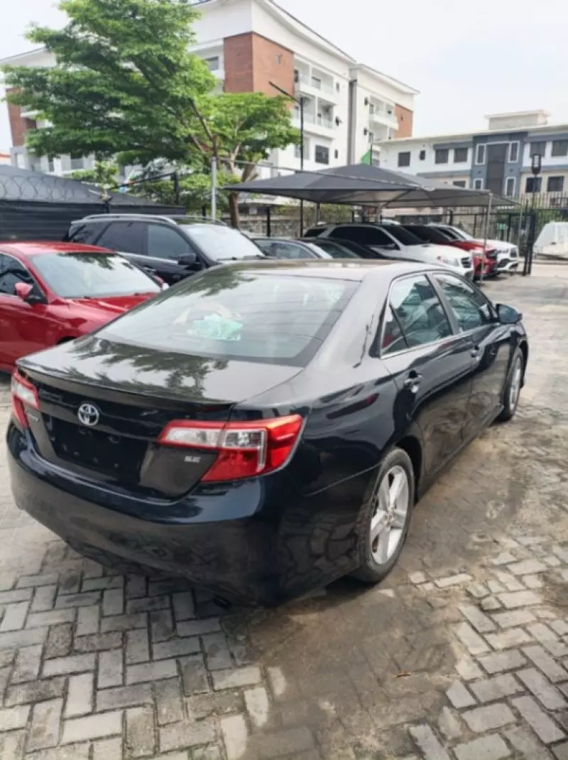 Toyota Camry   - 2013