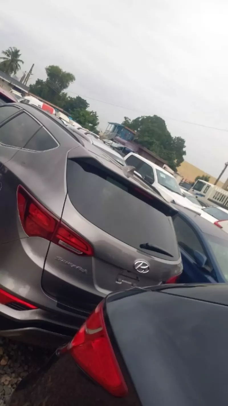 Hyundai Santa Fe   - 2017