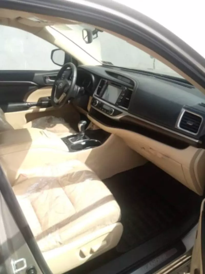 Toyota Highlander   - 2014