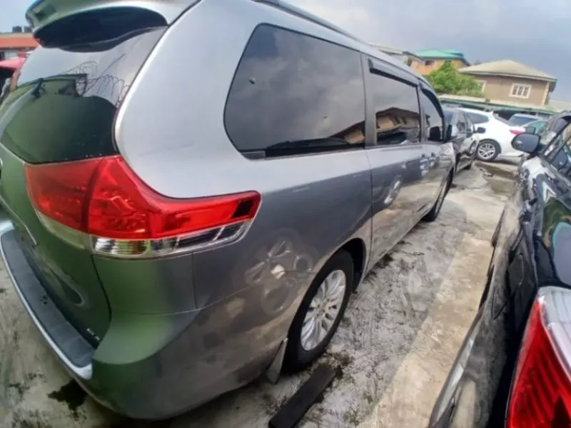 Toyota Sienna   - 2012