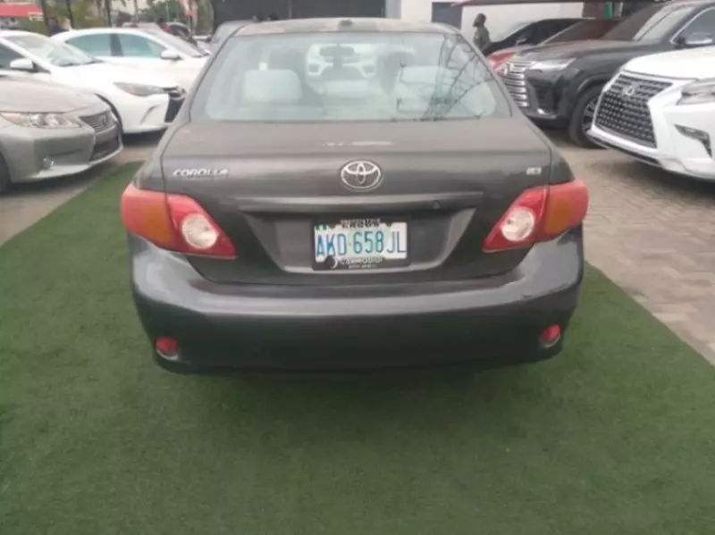 Toyota Corolla   - 2010