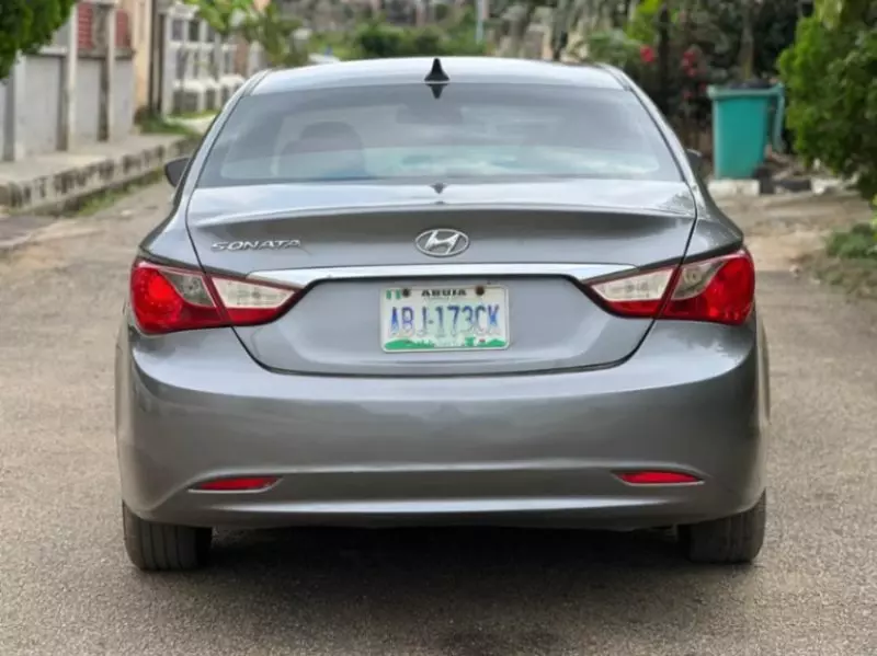 Hyundai Sonata   - 2011