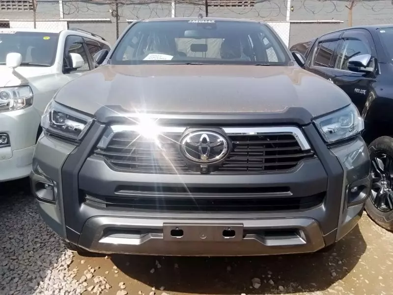 Toyota Hilux   - 2025