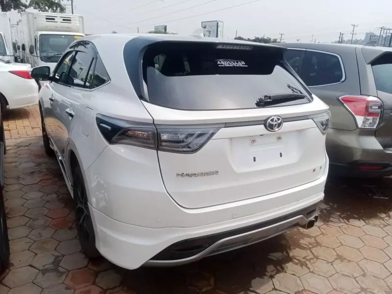 TOYOTA Harrier - 2016