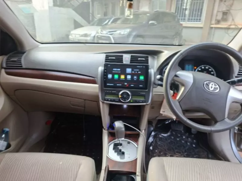 TOYOTA Premio    - 2010