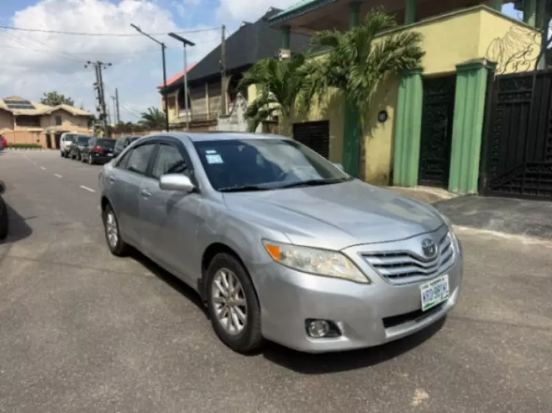 TOYOTA Camry - 2011